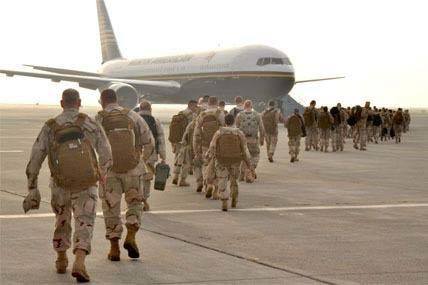 United States army troops boarding a plane for deployment.