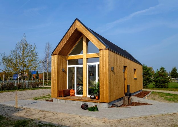 https://cdn.compassselfstorage.com/wp-content/uploads/2020/02/tiny-house-dream.jpg