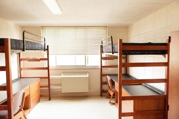 https://cdn.compassselfstorage.com/wp-content/uploads/2022/08/empty-dorm-room.jpg